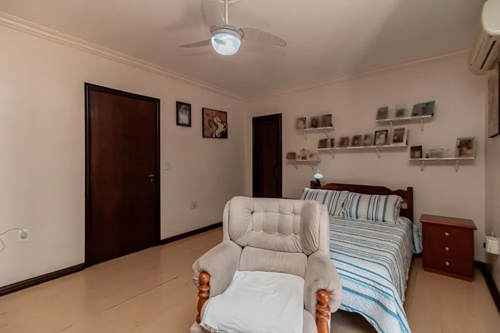 Casa para venda no bairro Jardim Itu Sabará em Porto Alegre