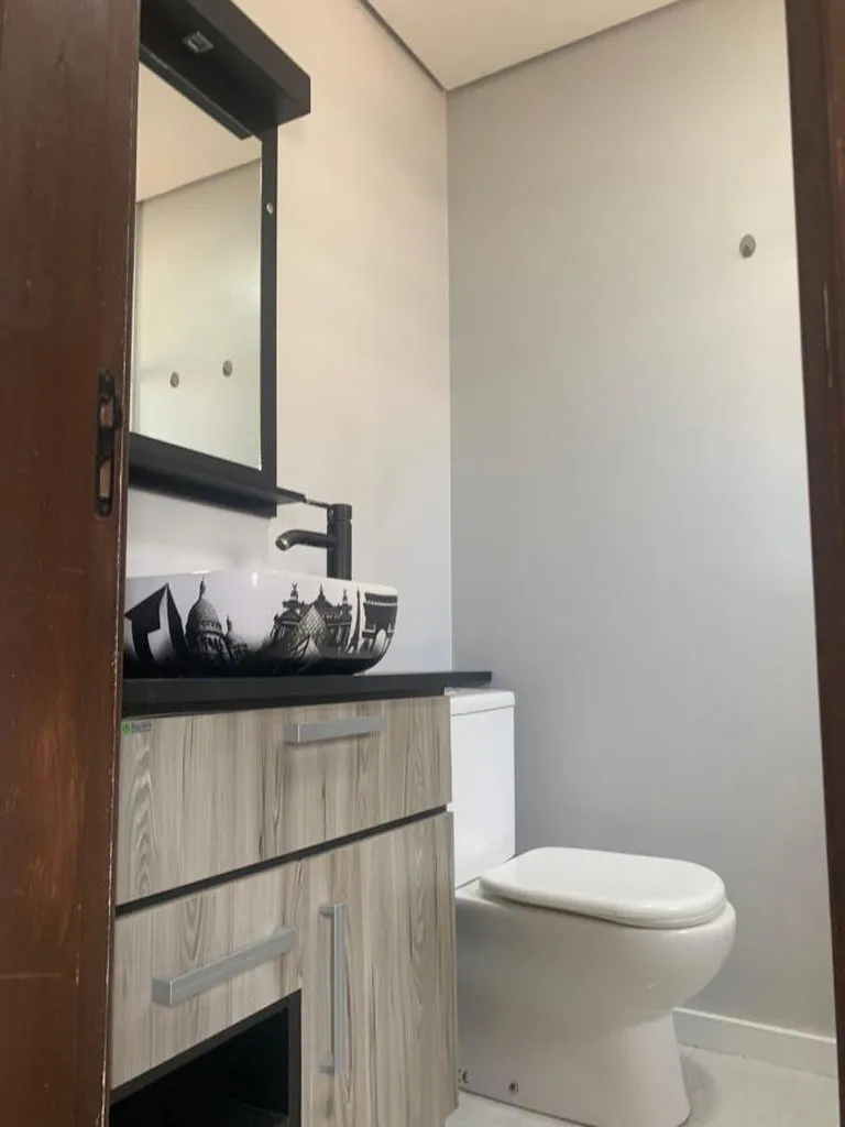 Casa para venda no bairro Guarujá em Porto Alegre