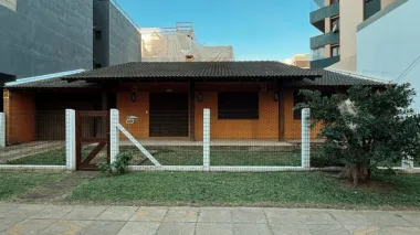 Casa para venda no bairro Centro em Torres