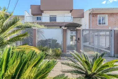 Casa para venda no bairro Chácara das Pedras em Porto Alegre
