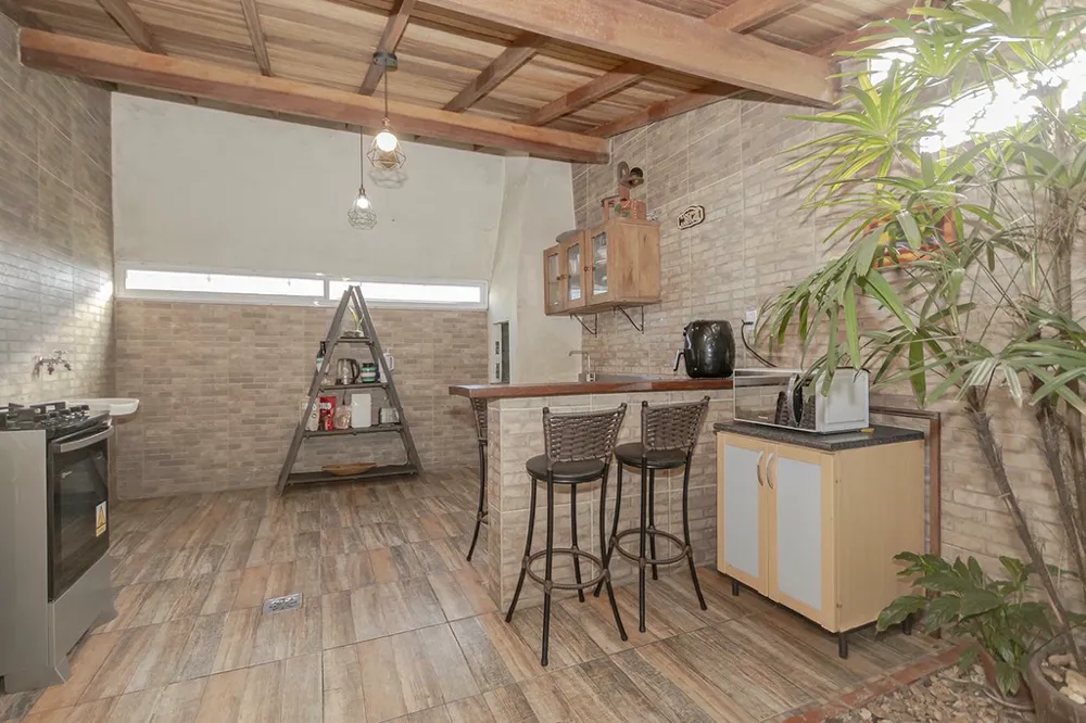 Casa para venda no bairro Guarujá em Porto Alegre