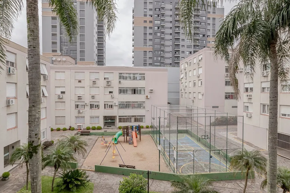 Apartamento para venda no bairro Vila Ipiranga em Porto Alegre