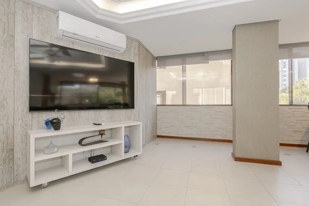 Apartamento para venda no bairro Passo da Areia em Porto Alegre