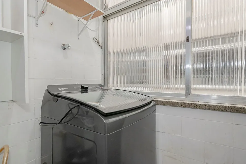 Apartamento para venda no bairro Vila Ipiranga em Porto Alegre