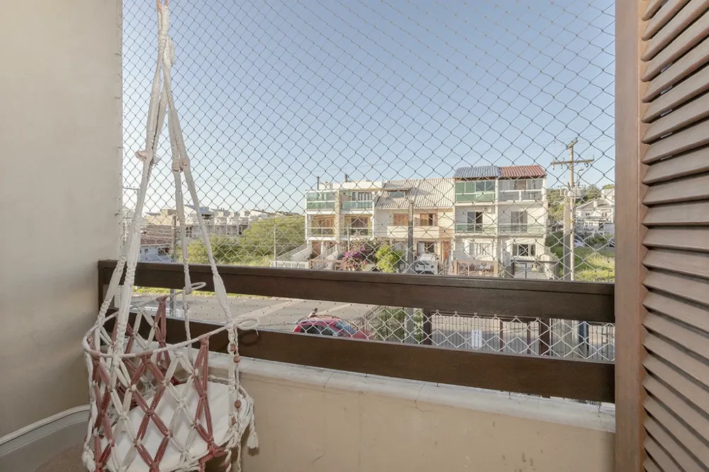 Casa para venda no bairro Guarujá em Porto Alegre