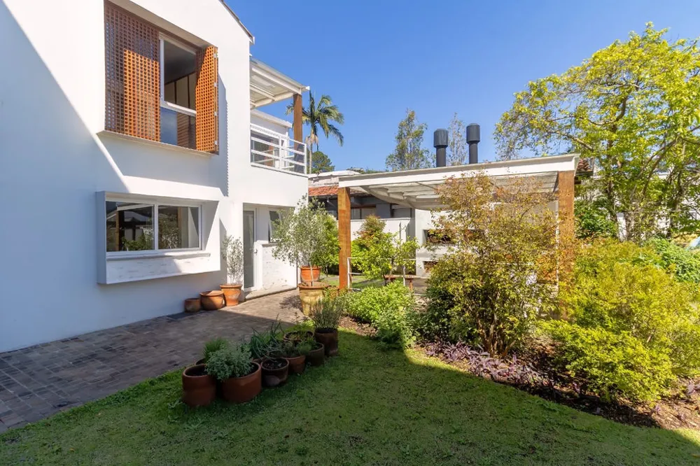 Casa para venda no bairro Três Figueiras em Porto Alegre