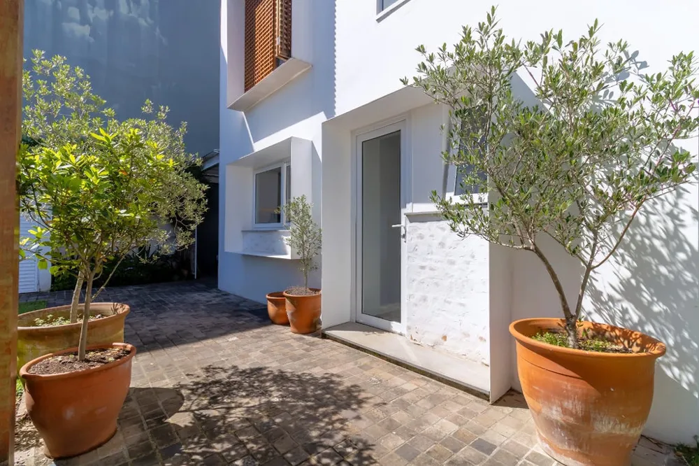 Casa para venda no bairro Três Figueiras em Porto Alegre