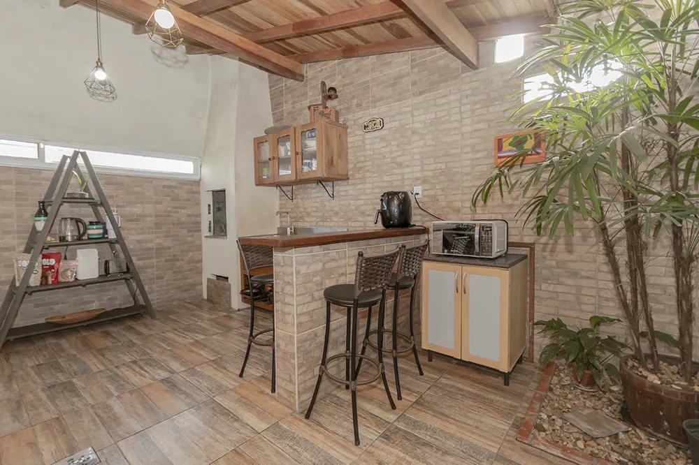 Casa para venda no bairro Guarujá em Porto Alegre