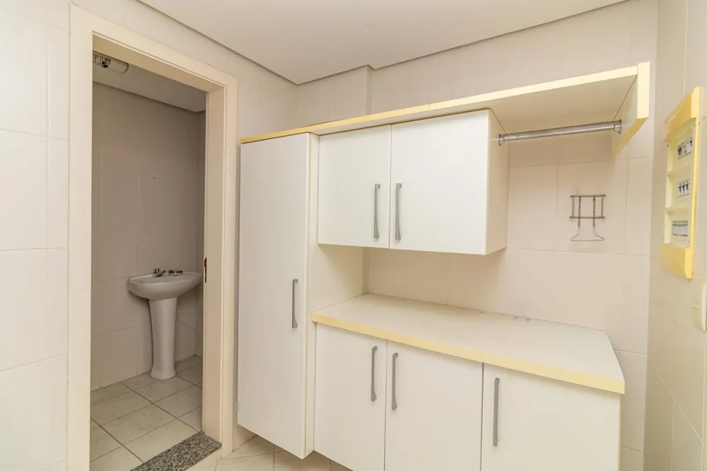 Apartamento para venda no bairro Moinhos de Vento em Porto Alegre