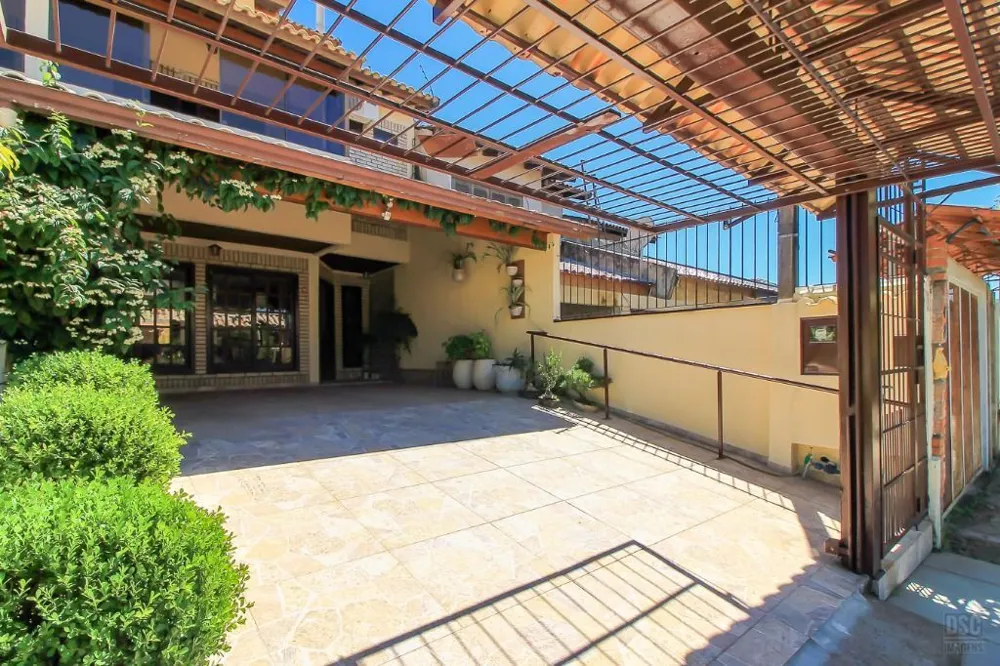 Casa para venda no bairro Cavalhada em Porto Alegre
