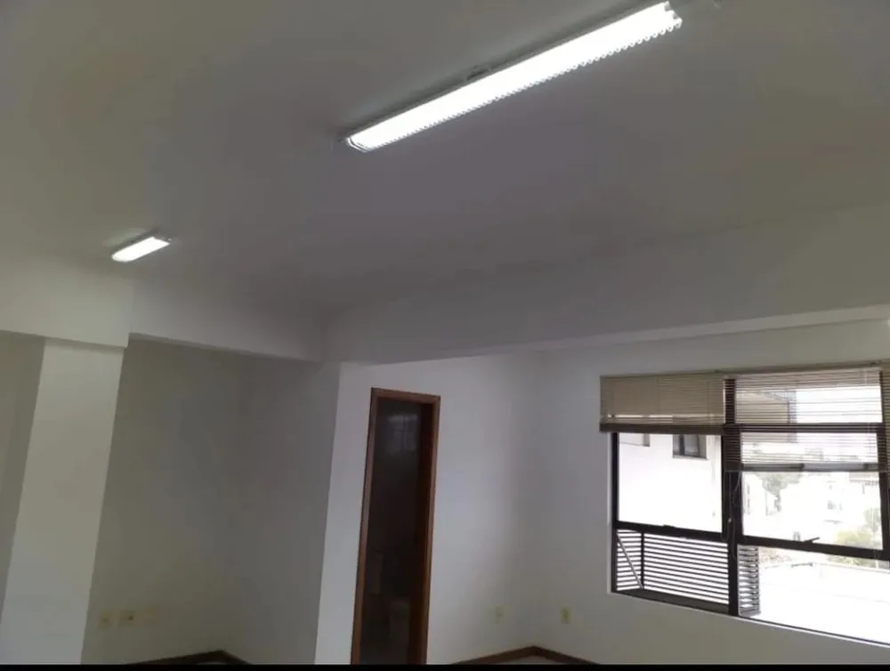 Sala para venda no bairro Passo da Areia em Porto Alegre
