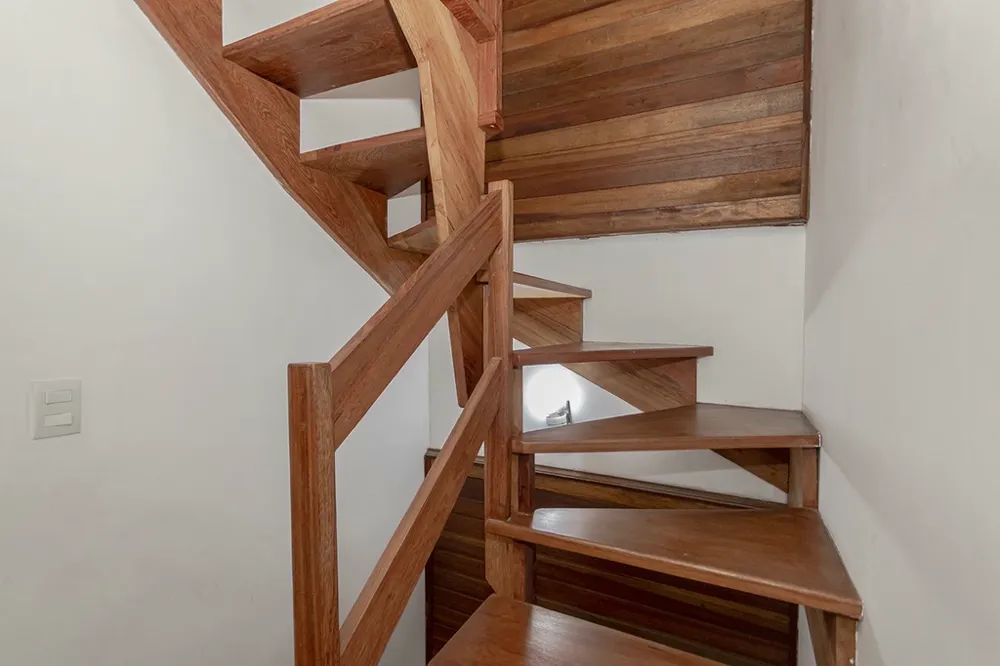 Casa para venda no bairro Guarujá em Porto Alegre