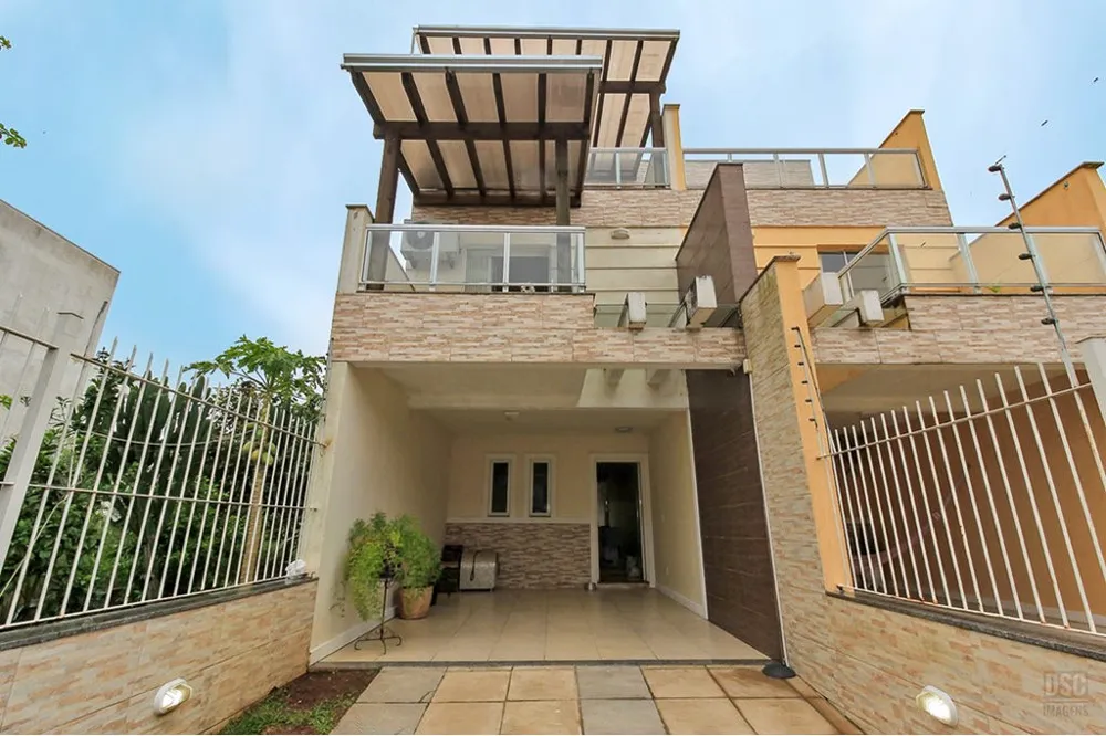 Casa para venda no bairro Guarujá em Porto Alegre