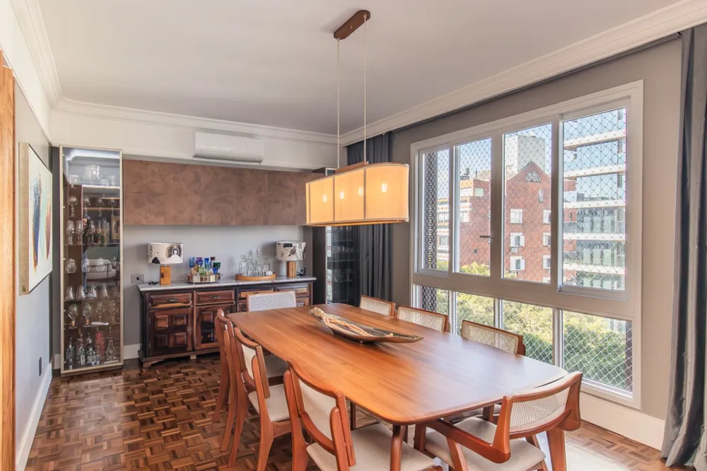 Apartamento para venda no bairro Moinhos de Vento em Porto Alegre
