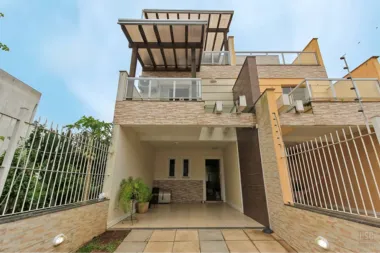 Casa para venda no bairro Guarujá em Porto Alegre