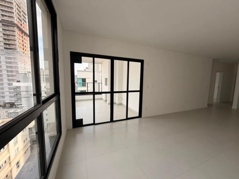 Apartamento para venda no bairro Meia Praia em Itapema