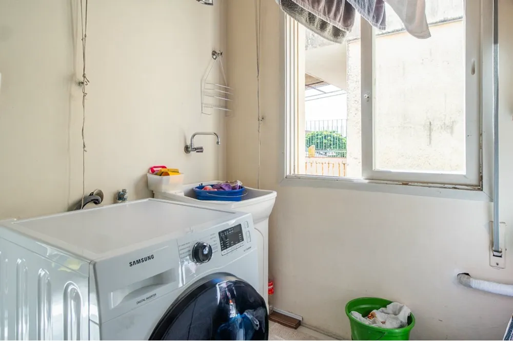 Apartamento para venda no bairro Medianeira em Porto Alegre