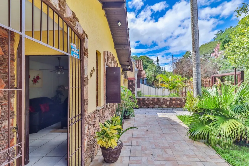 Casa para venda no bairro Rubem Berta em Porto Alegre