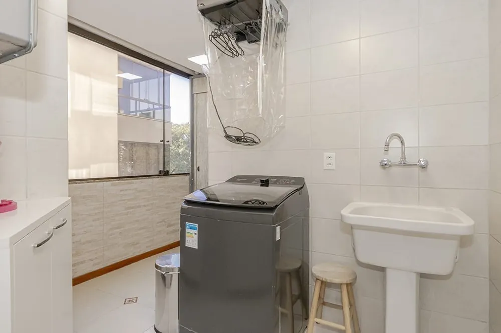 Apartamento para venda no bairro Passo da Areia em Porto Alegre