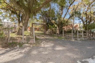 Casa para venda no bairro Vila Nova em Porto Alegre