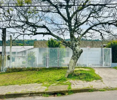Casa para venda no bairro Vila Nova em Porto Alegre