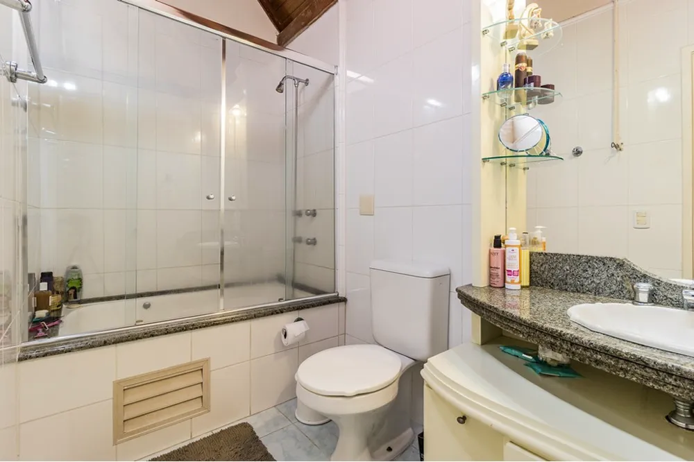 Casa em Condomínio para venda no bairro Teresópolis em Porto Alegre