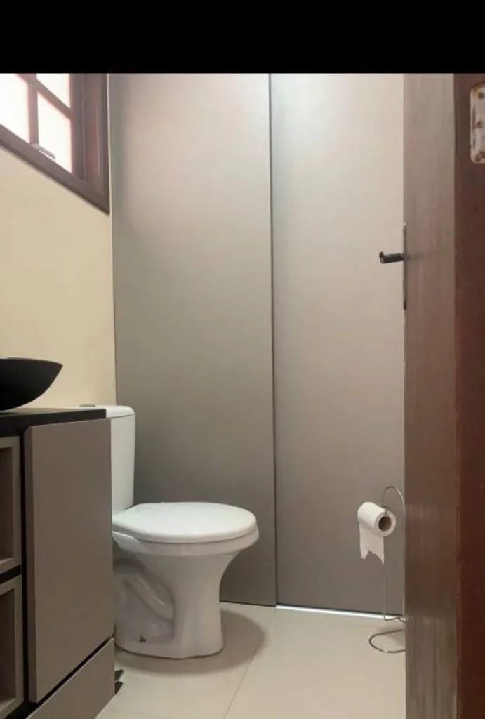 Casa para venda no bairro Guarujá em Porto Alegre