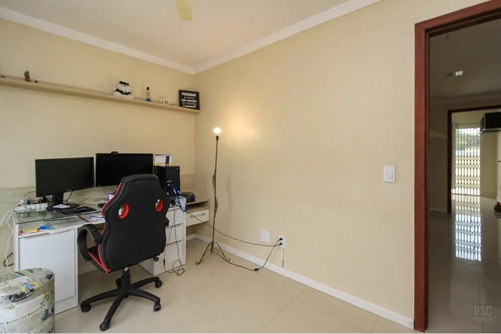 Casa para venda no bairro Guarujá em Porto Alegre