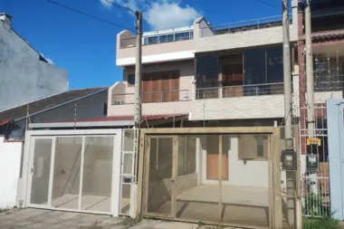 Casa para venda no bairro Guarujá em Porto Alegre