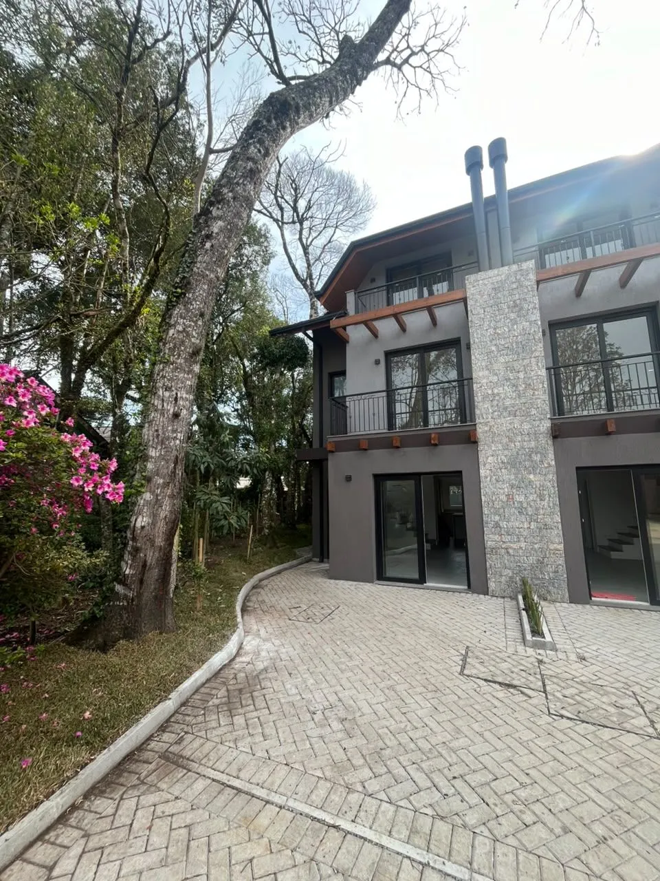 Sobrado Triplex para venda no bairro SANTA TEREZINHA em Canela