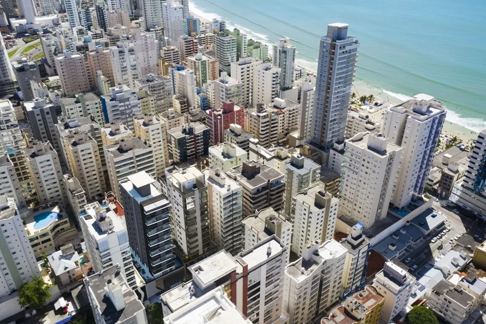 Apartamento para venda no bairro Meia Praia em Itapema