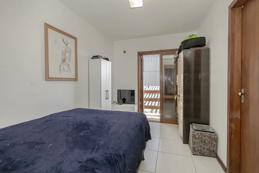 Casa para venda no bairro Guarujá em Porto Alegre
