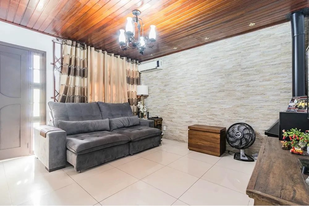 Casa para venda no bairro Rubem Berta em Porto Alegre