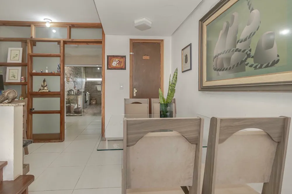 Casa para venda no bairro Guarujá em Porto Alegre
