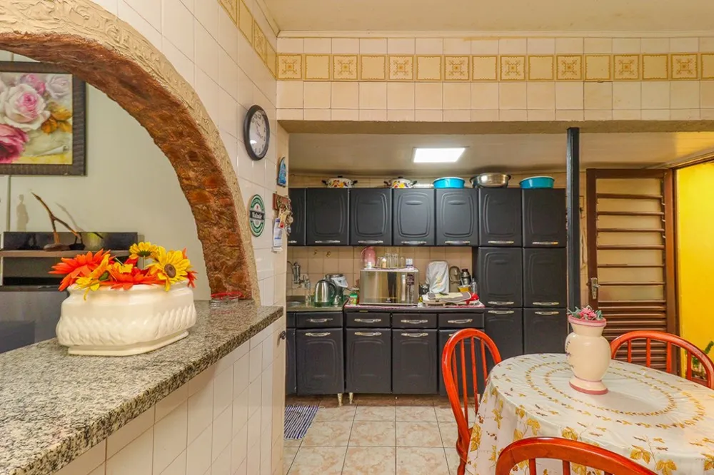 Casa para venda no bairro Rubem Berta em Porto Alegre
