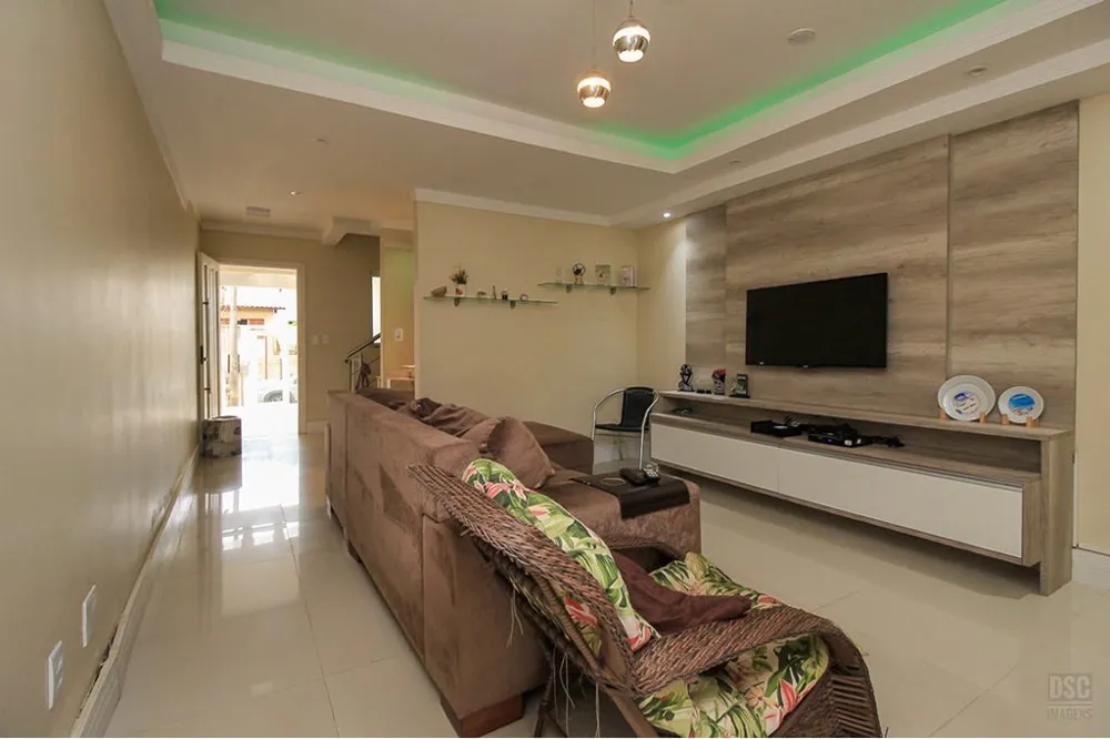 Casa para venda no bairro Guarujá em Porto Alegre