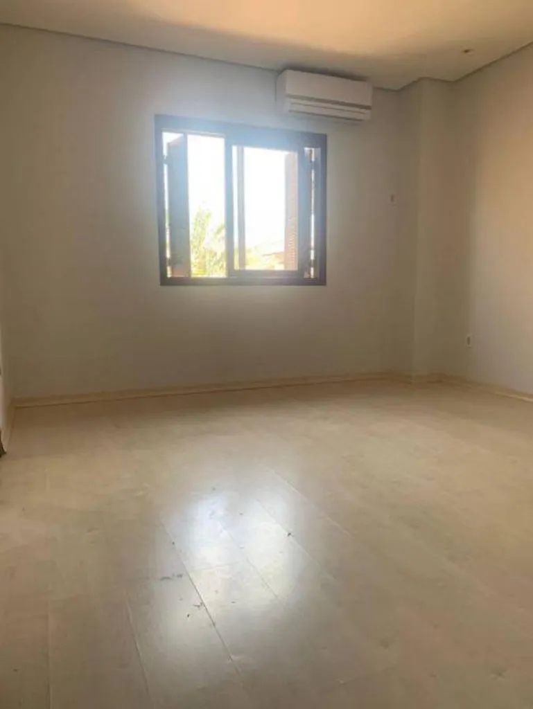 Casa para venda no bairro Guarujá em Porto Alegre
