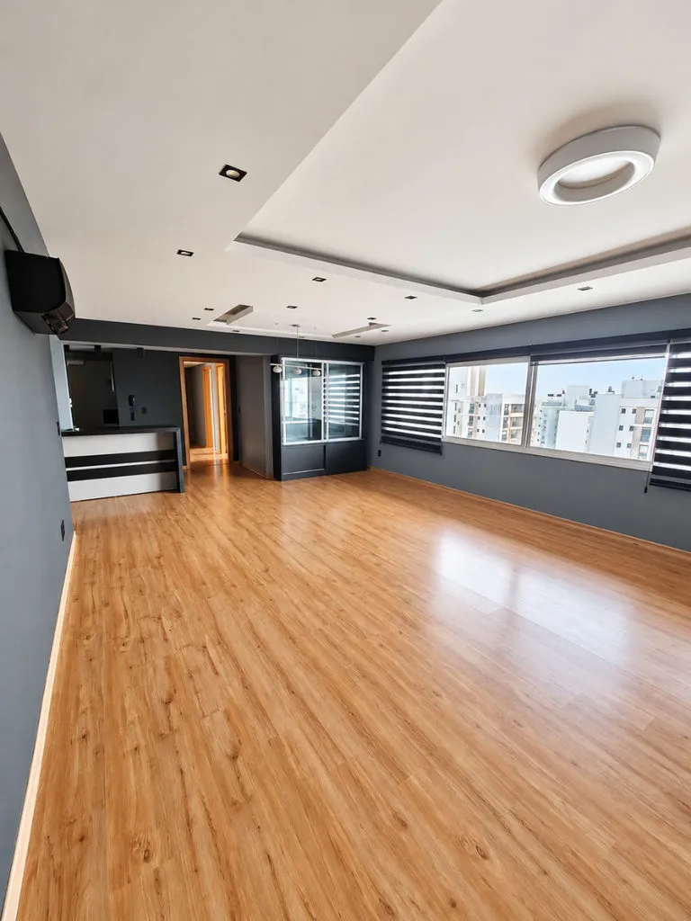 Apartamento para venda no bairro Passo da Areia em Porto Alegre