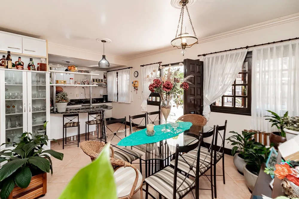 Casa para venda no bairro Jardim Itu Sabará em Porto Alegre