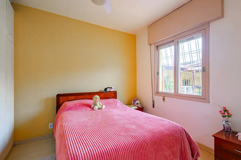 Casa para venda no bairro Partenon em Porto Alegre