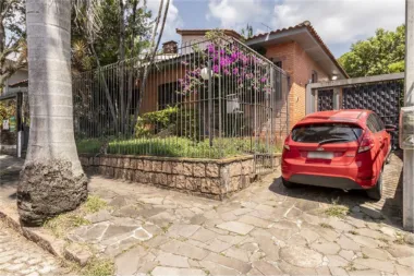 Casa para venda no bairro Três Figueiras em Porto Alegre