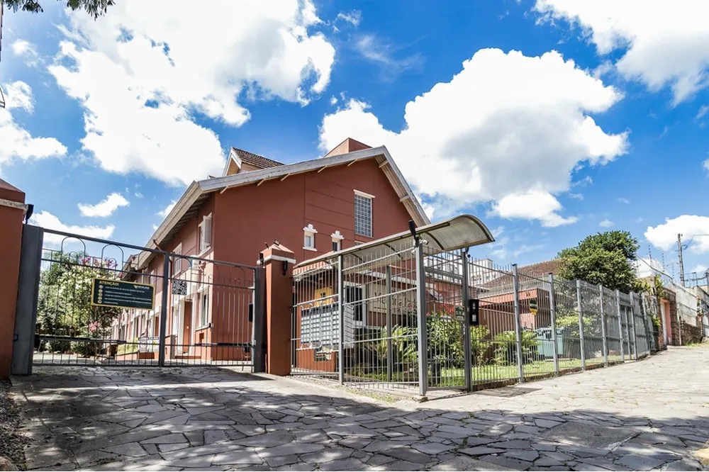 Casa em Condomínio para venda no bairro Teresópolis em Porto Alegre