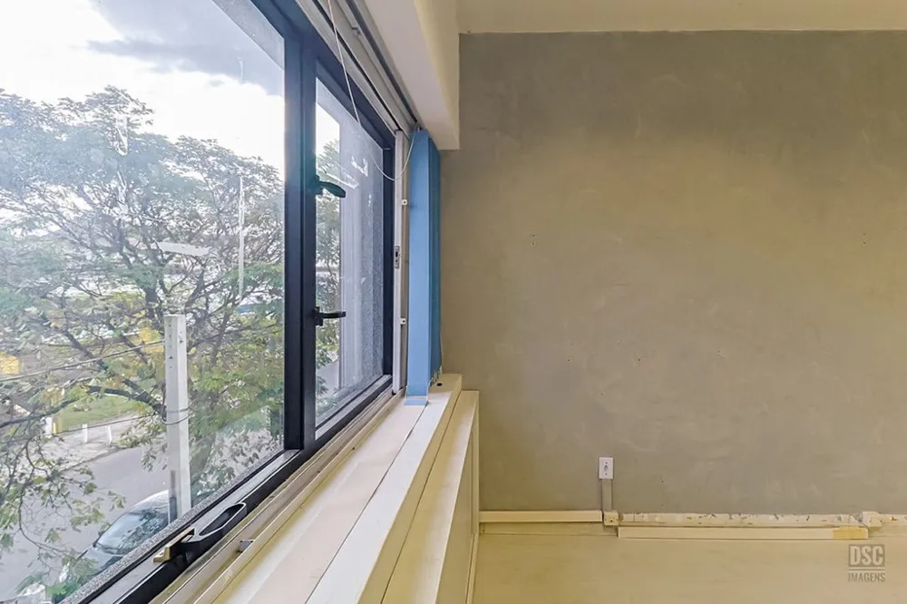 Sala para venda no bairro Passo da Areia em Porto Alegre
