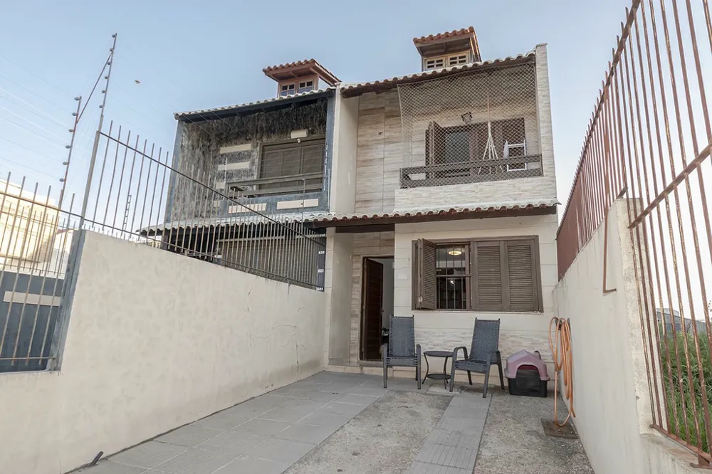 Casa para venda no bairro Guarujá em Porto Alegre