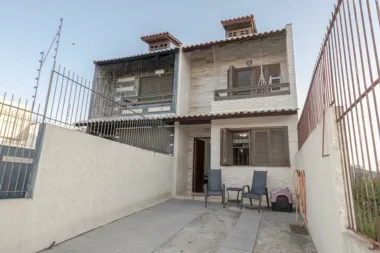 Casa para venda no bairro Guarujá em Porto Alegre