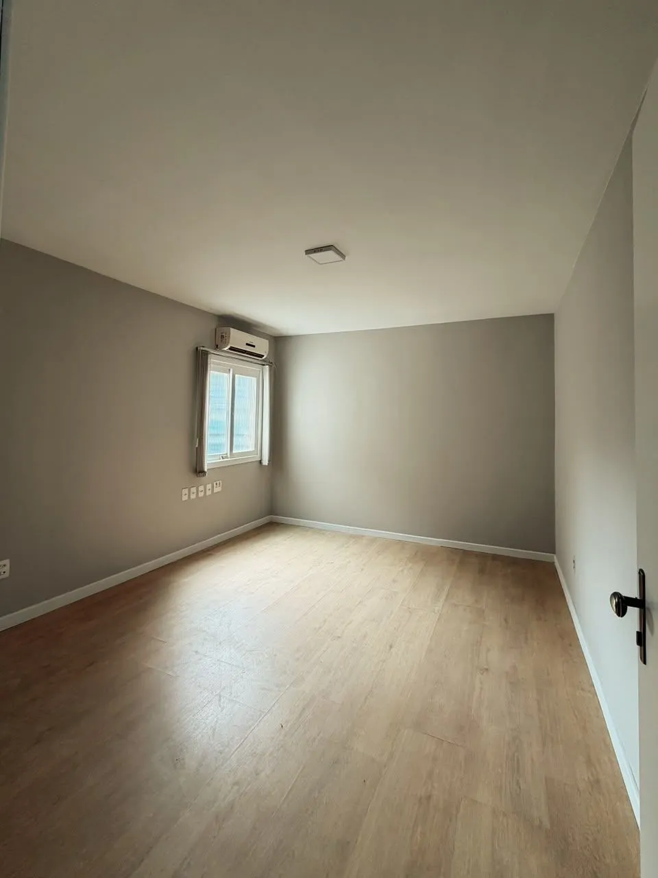 Sala comercial para venda no bairro Centro em Torres