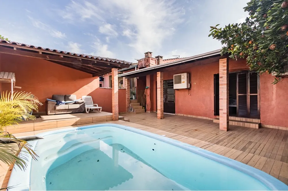Casa para venda no bairro Rubem Berta em Porto Alegre