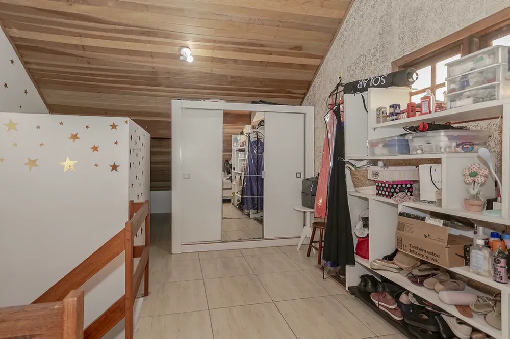 Casa para venda no bairro Guarujá em Porto Alegre