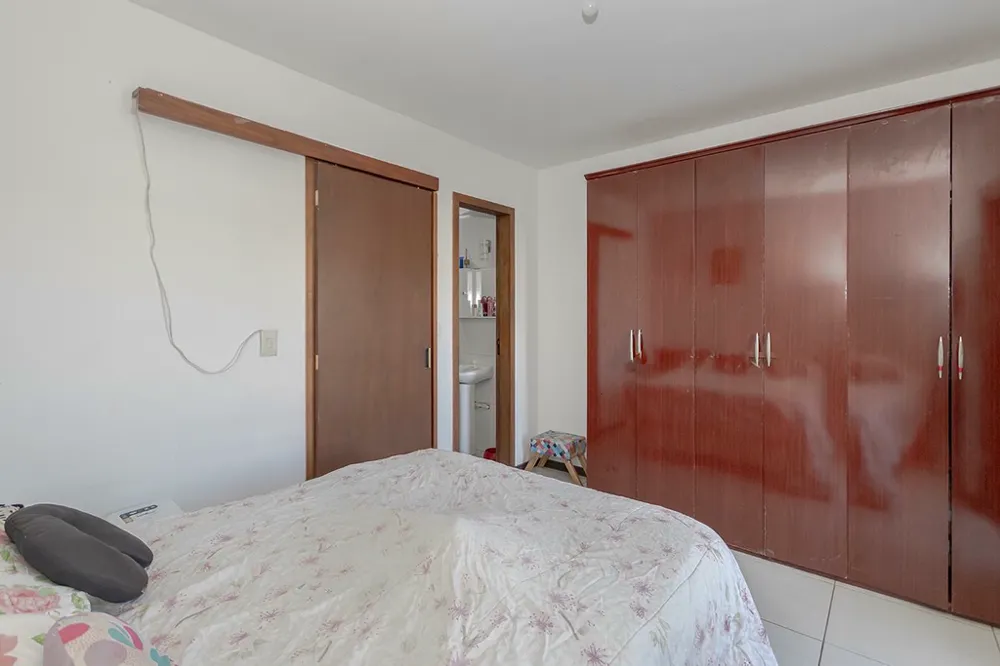 Casa para venda no bairro Guarujá em Porto Alegre