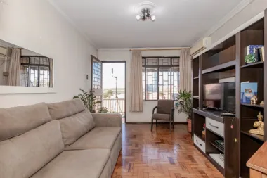 Casa para venda no bairro São Sebastião em Porto Alegre